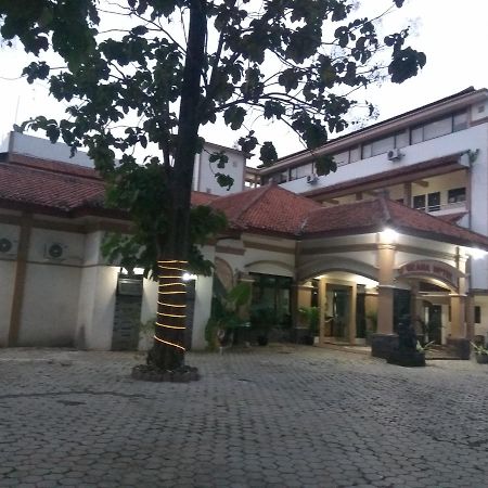 Graha Hotel Sragen Exteriör bild