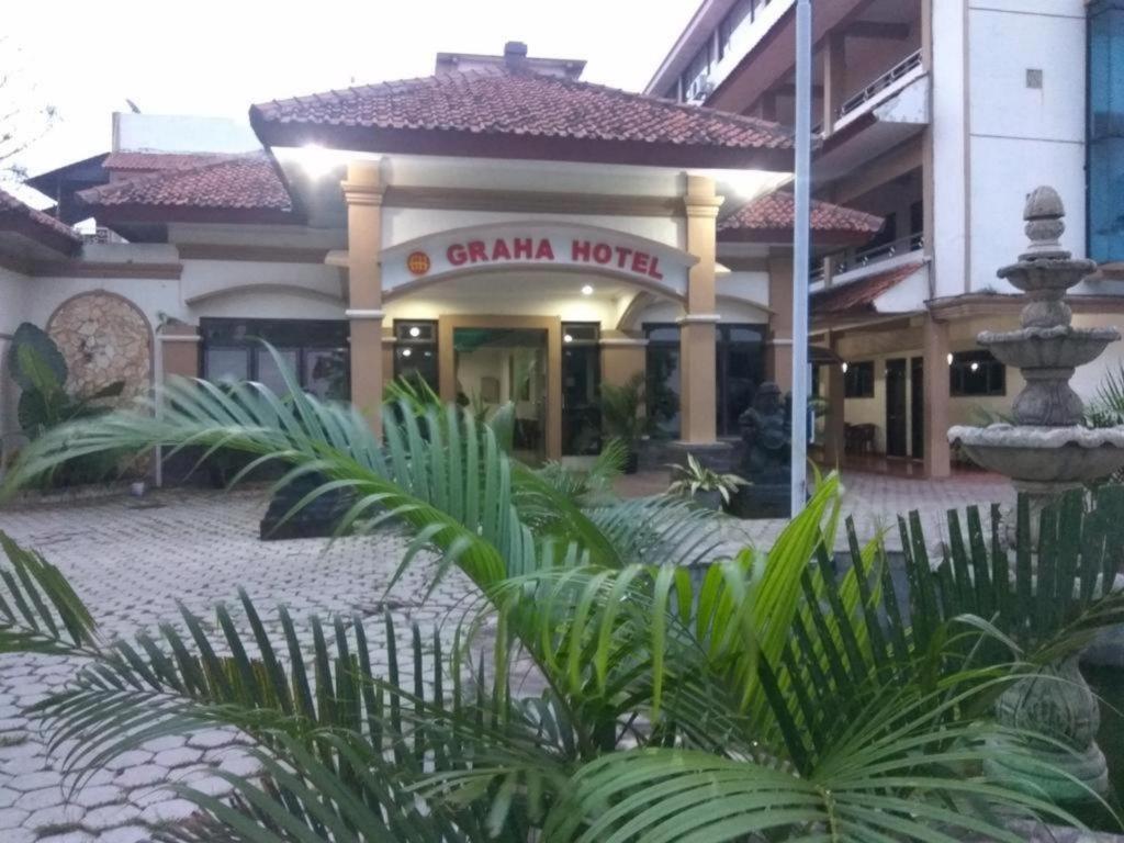 Graha Hotel Sragen Exteriör bild