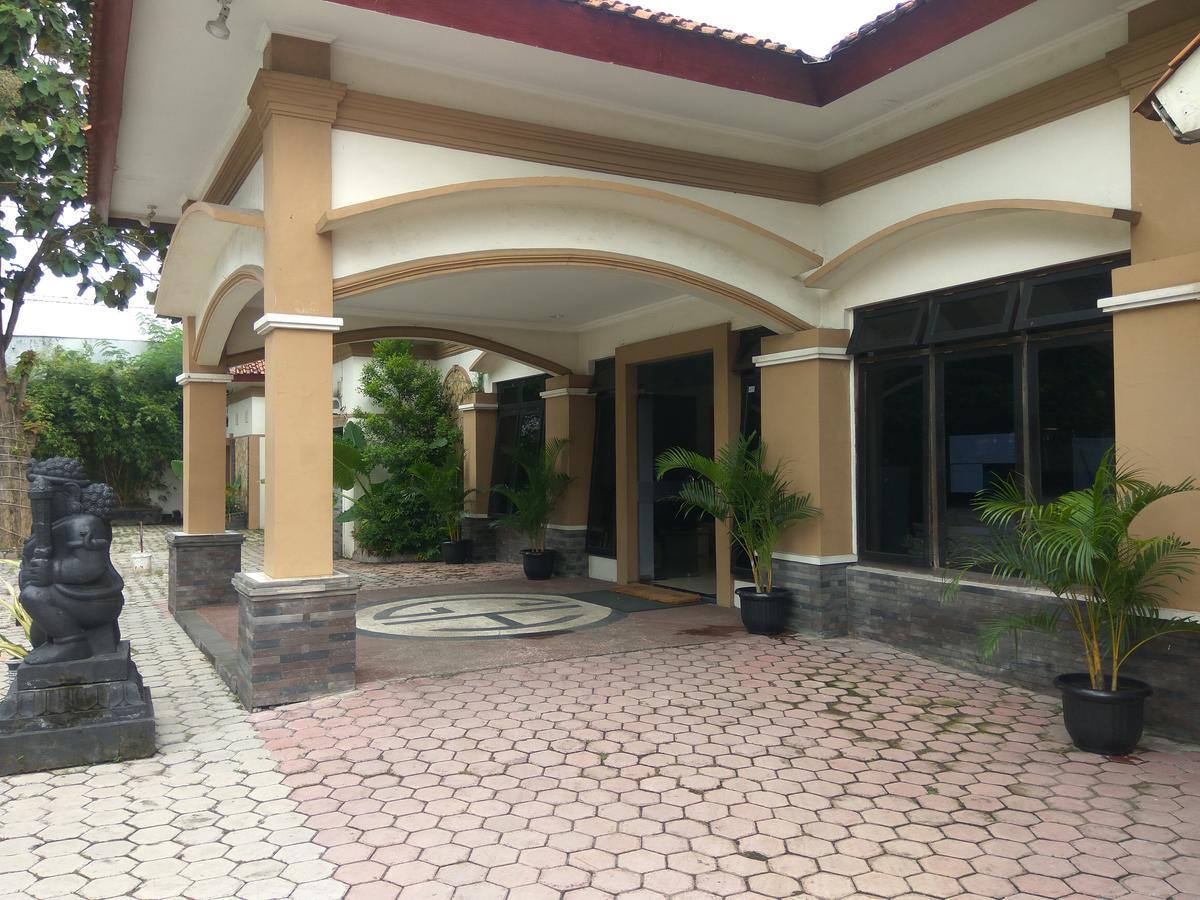 Graha Hotel Sragen Exteriör bild