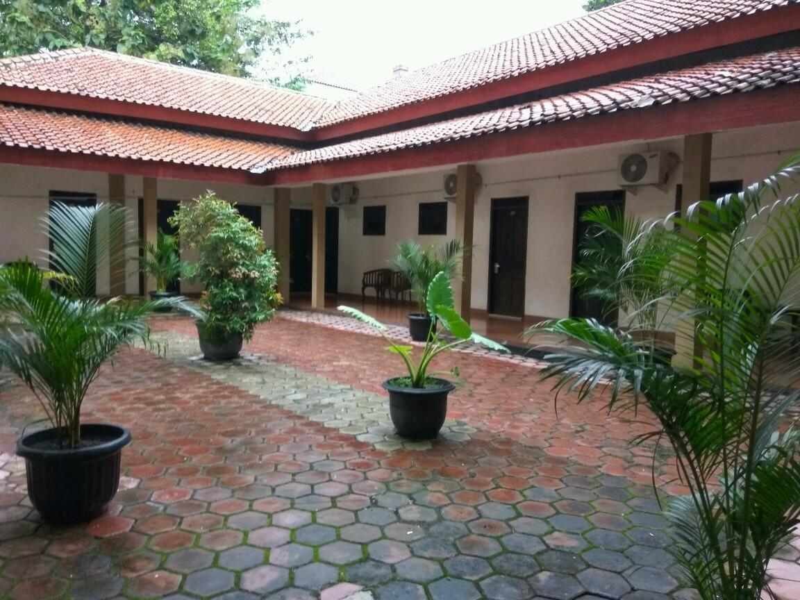 Graha Hotel Sragen Exteriör bild