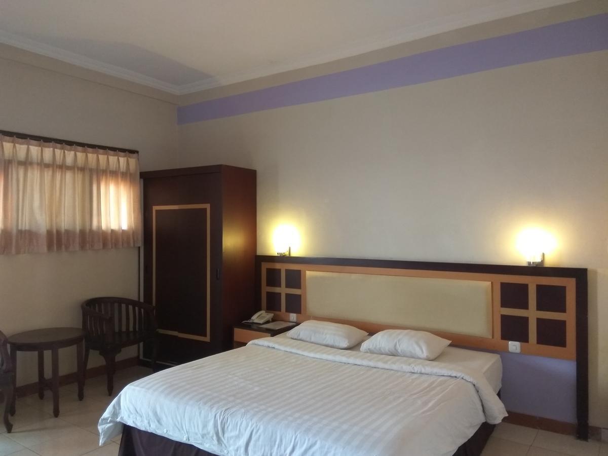 Graha Hotel Sragen Exteriör bild